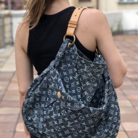 Louis Vuitton Handbags - 💙Louis Vuitton Daily Denim Gris Bleu GM 💙!